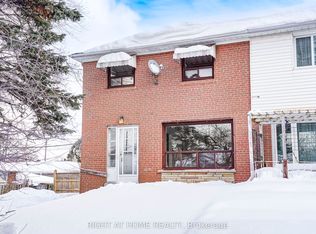 4 Pender Cres, Toronto, ON M1T 2M7