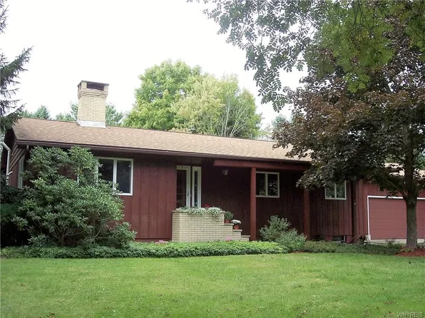 77 S Vaughn St, Springville, NY 14141