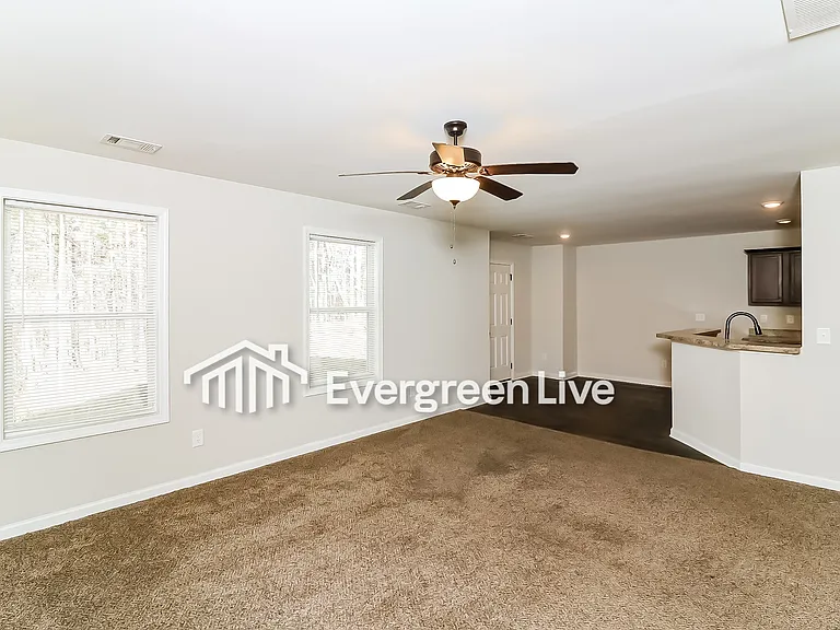 215 Cynthia Ct — Photo 6