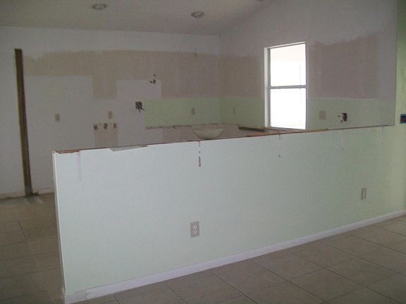 4th image of 1752 SE Floresta Dr