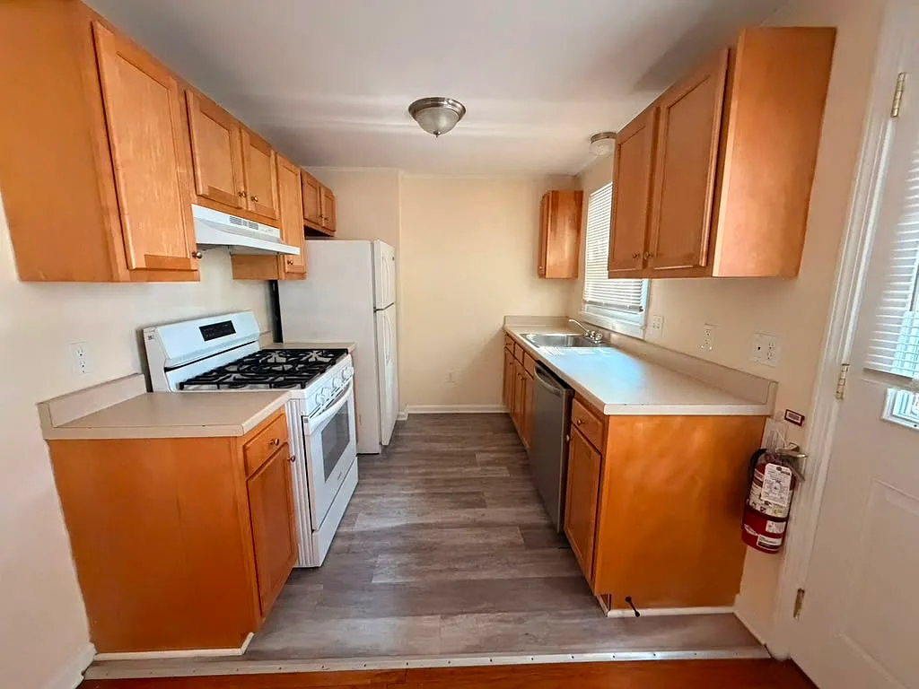 2 bed, $1,995 — Photo 1