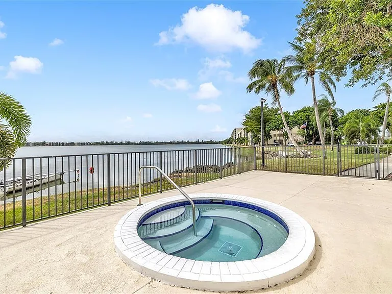 118 Lake Emerald Dr #103 — Photo 11
