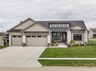 14901 Walnut Meadows Dr, Urbandale, IA 50323