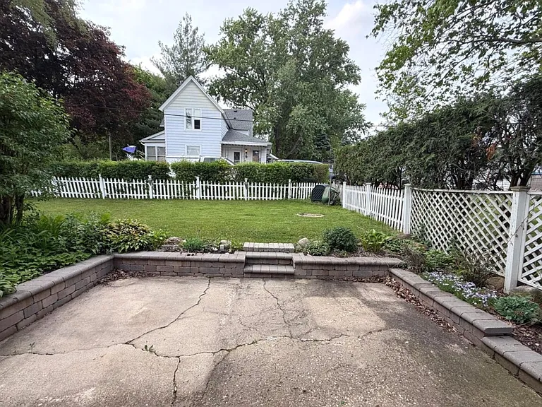 600 Dewey St — Photo 20