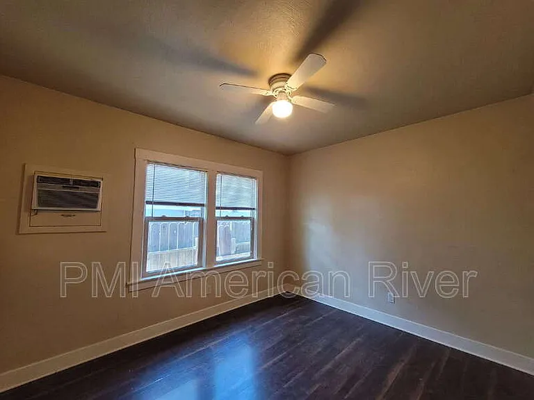 4413 Parker Ave — Photo 12