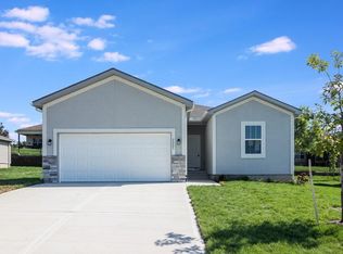 2207 Crestview Pl, Raymore, MO 64083