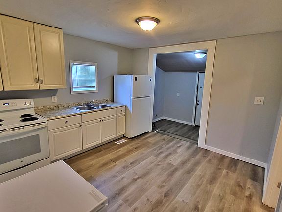 5th image of 332 W 6th St