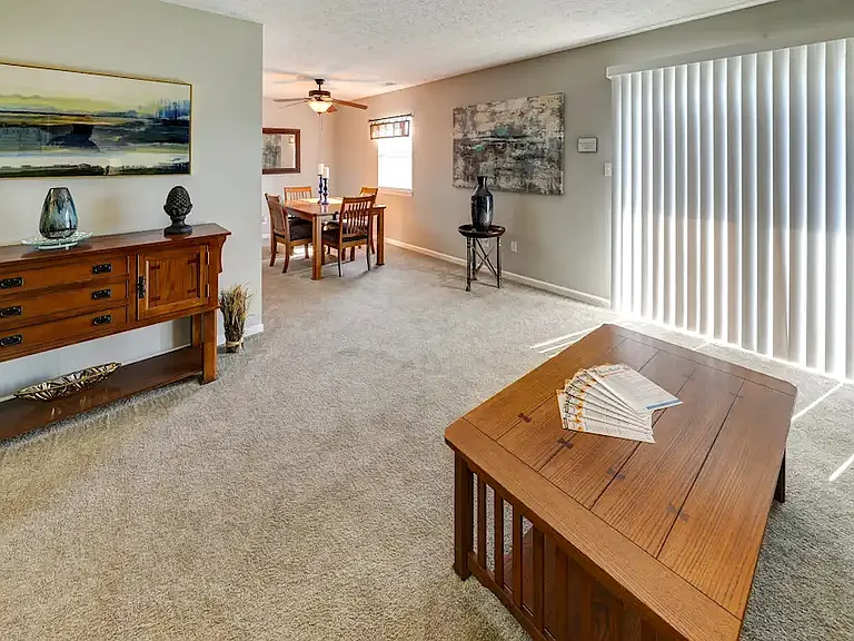 River Road Court — Photo 32