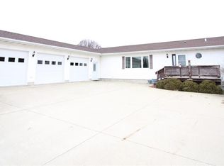21668 River Rd, Monticello, IA 52310