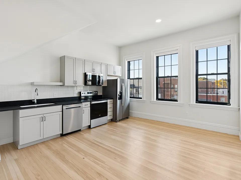 129 Main St #304