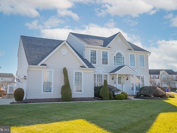 3rd image of 2042 Garden Dr