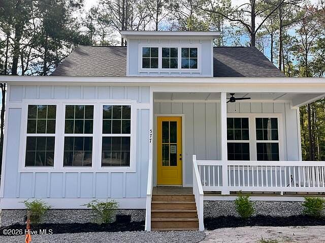 1st image of 577 3rd Street SE