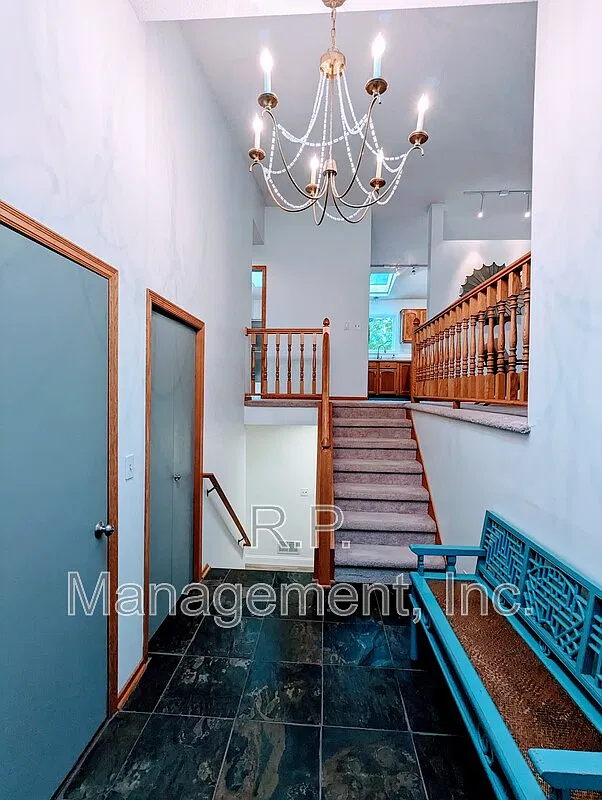 4 bed, 2.0 bath, 2200 sqft, $2,597 — Photo 4