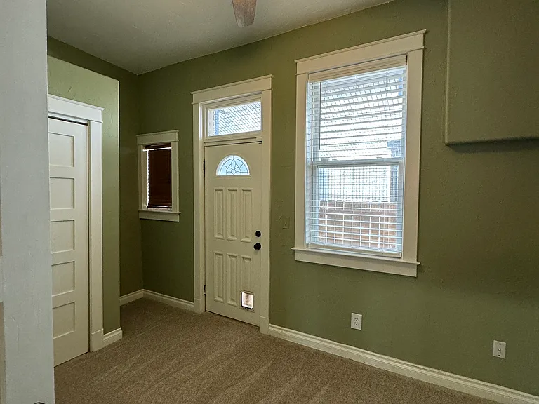 1107 W 13th Ave — Photo 11