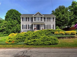 1 Danielle Ct, Derby, CT 06418