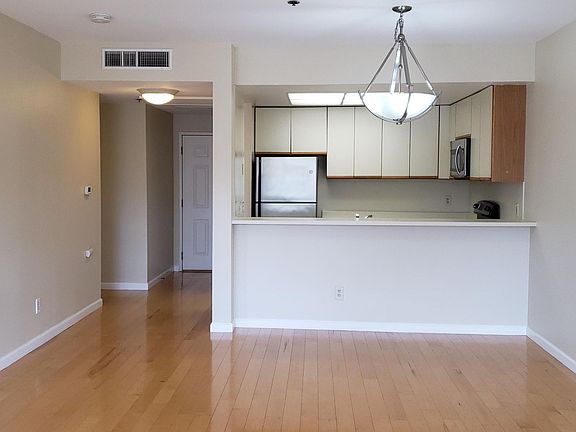 3rd image of 411 Park Ave Unit 215