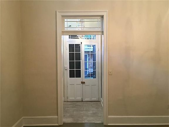 2nd image of 905 Dumaine St APT A
