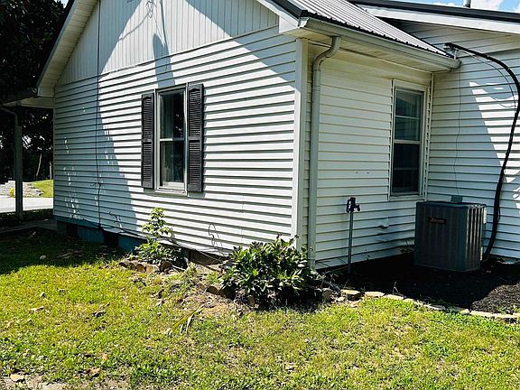 3rd image of 1334 Jefferson St