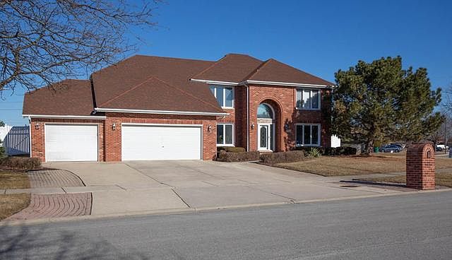 1st image of 17100 Cambridge Pl
