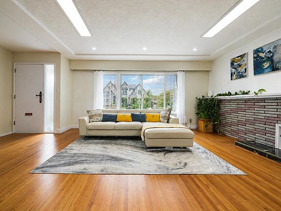 4th image of 8260 Elsmore Rd
