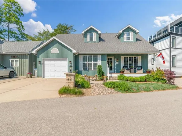 40 Lakeside Cir, Lambton Shores, ON N0M 1T0