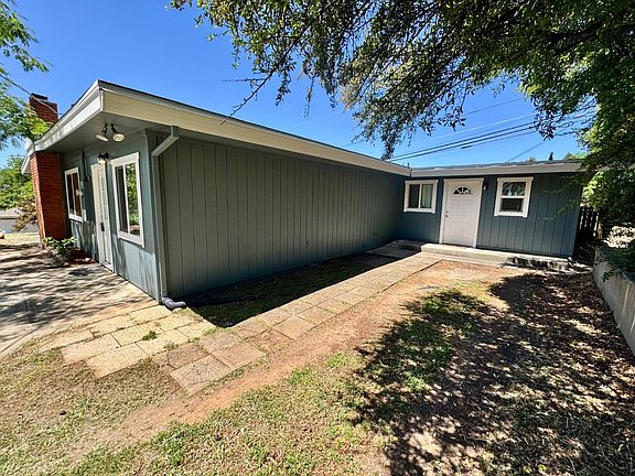 2nd image of 1194 Wesley Ln