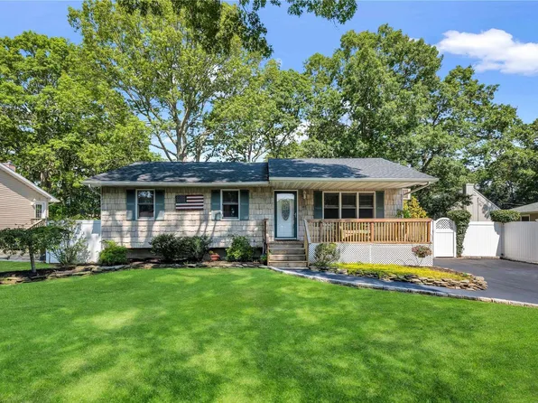 41 Bedford Avenue, Mastic, NY 11950