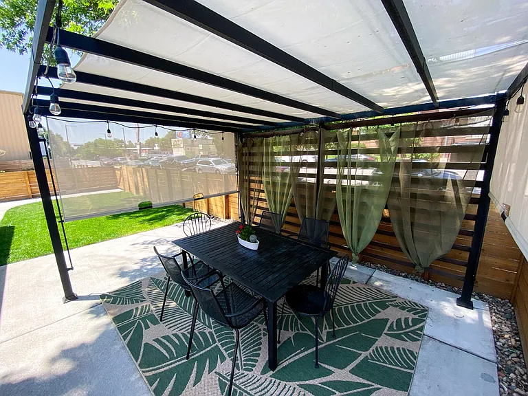 1534 Wolff St — Photo 4