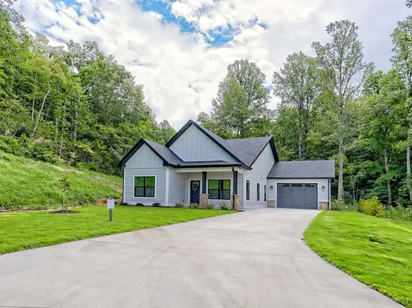 92 McTyeire Dr, Young Harris, GA 30582