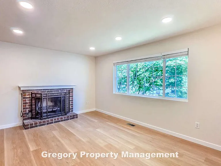 622 204th St SE — Photo 5