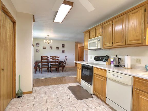 4th image of 701 Dawn Ln
