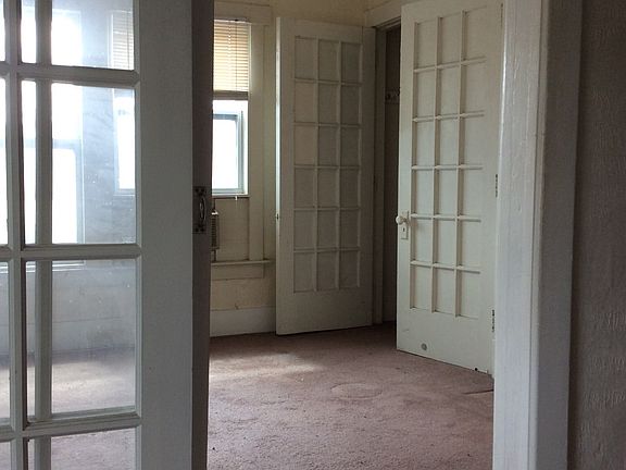 2nd image of 300 S 16th St APT 306