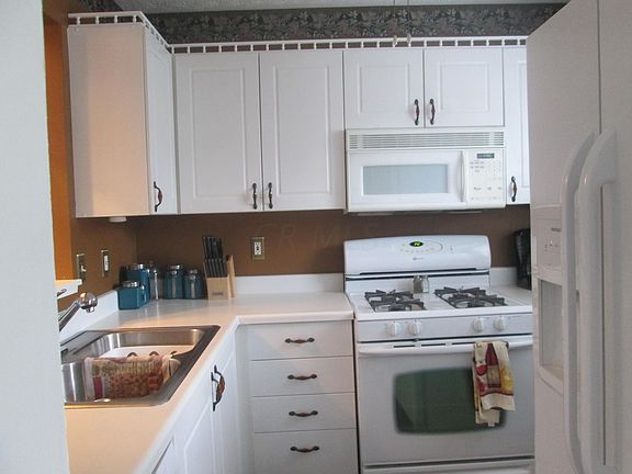 2nd image of 4085 Parkcove Dr