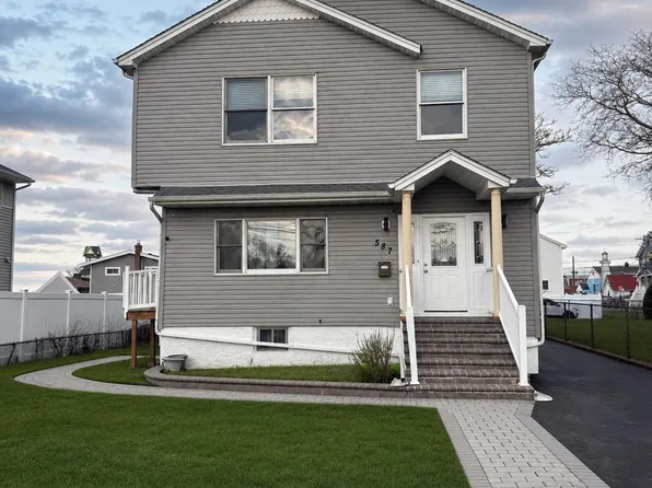 587 Miller Avenue, Freeport, NY 11520