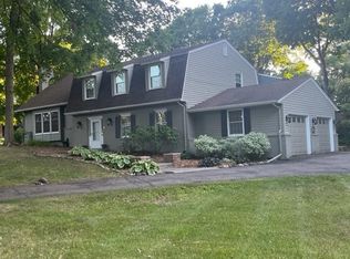 1405 Urbandale Ln N, Plymouth, MN 55447