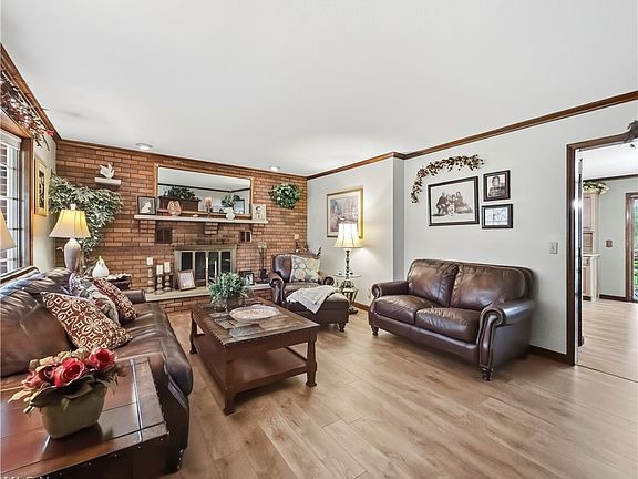 4th image of 2943 Forest Ave