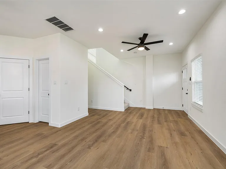 6417 Eastland St — Photo 8