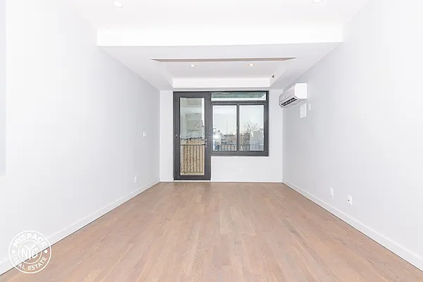 Rented by MySpaceNYC | media 19