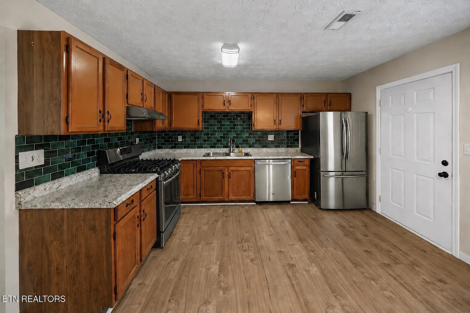 3 bed, 1224 sqft, $2,000 — Photo 3