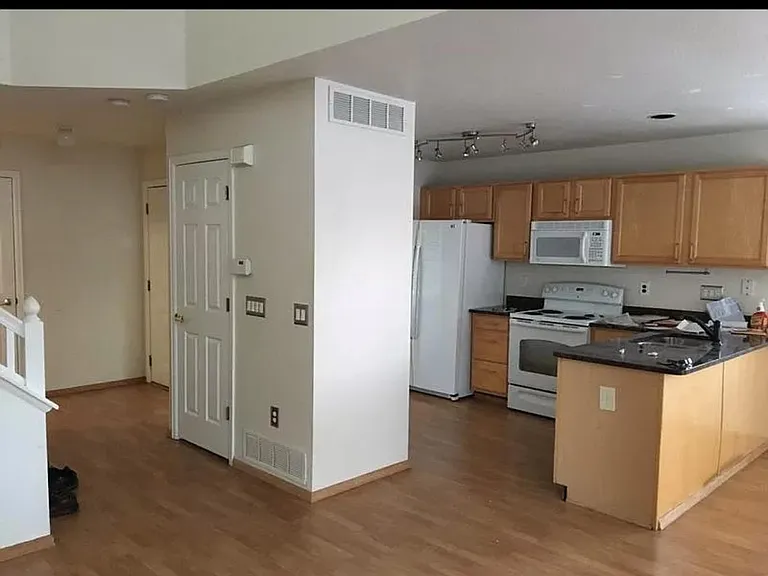 641 W 114th Pl — Photo 2