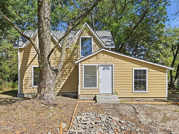 2nd image of 1402 Poplar St