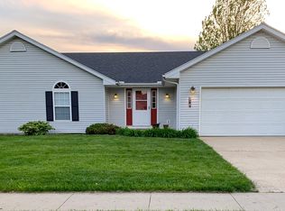 501 Laurel Dr, Saint Joseph, IL