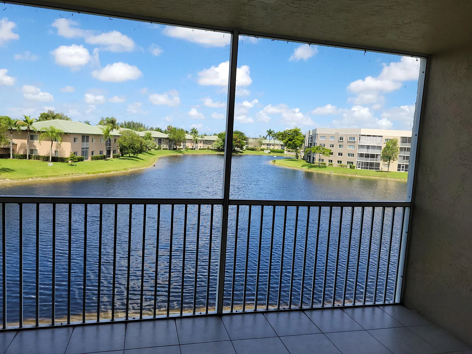 2 bed, 2.0 bath, 1215 sqft, $2,000 — Photo 2