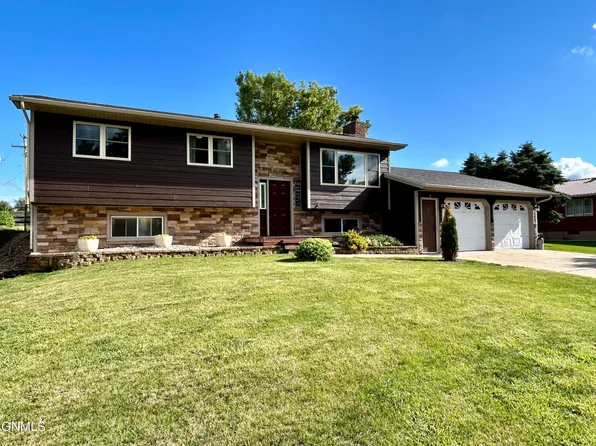 107 Borchardt Ave, Underwood, ND 58576