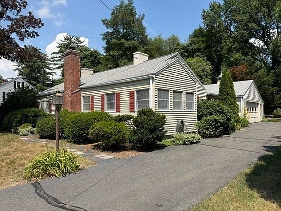 2nd image of 139 Burbank Rd