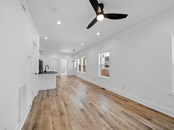 4th image of 808 Vardaman St