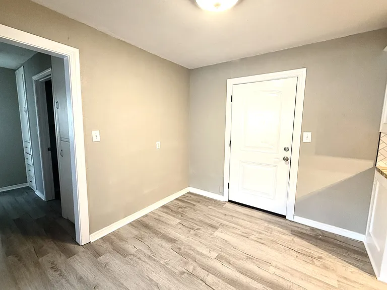 404 Ash St — Photo 16