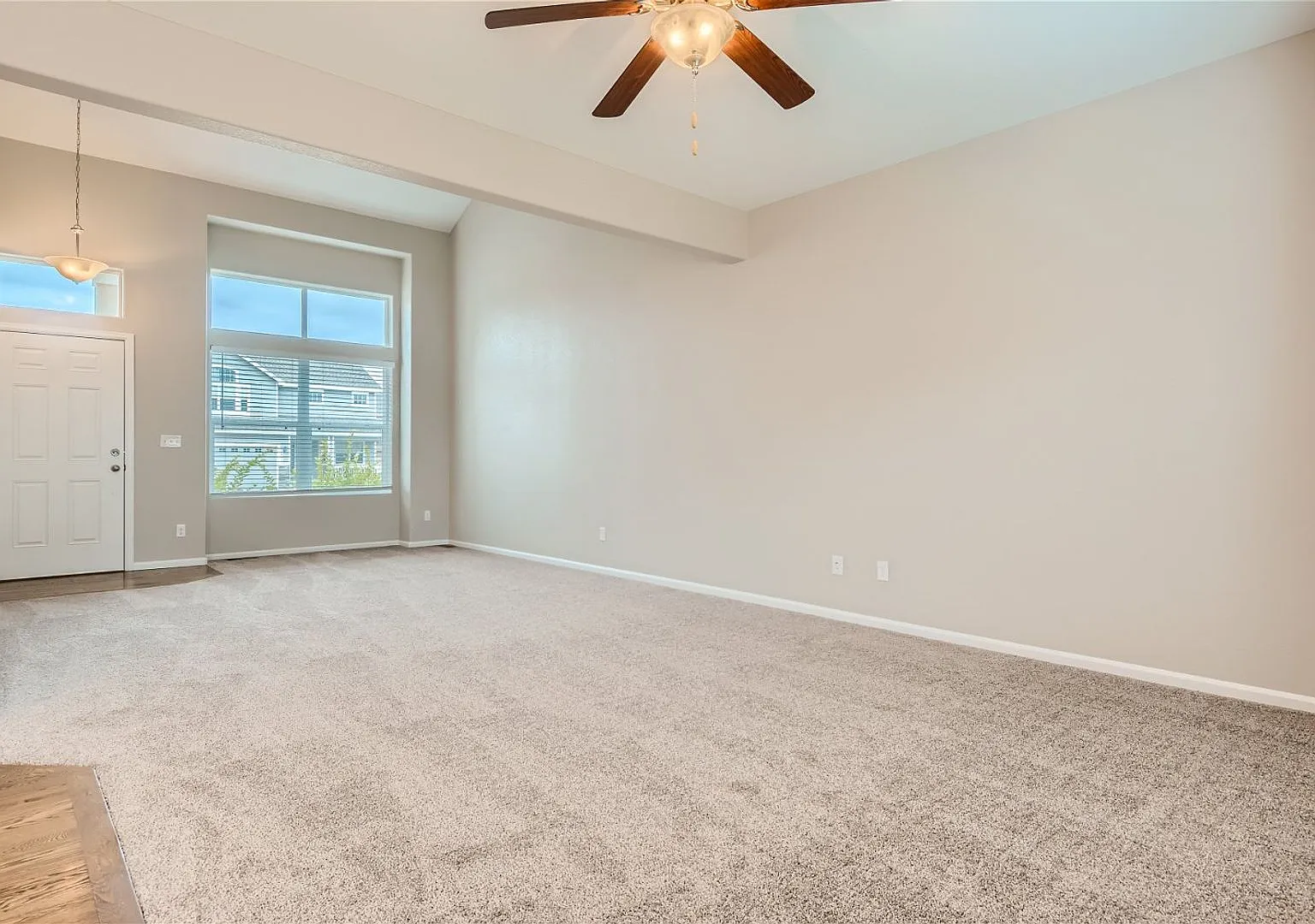 Evolve Real Estate: Immaculate 4 bedroom + Loft + Finished Basement In Forrest Meadows Available ... — Photo 4