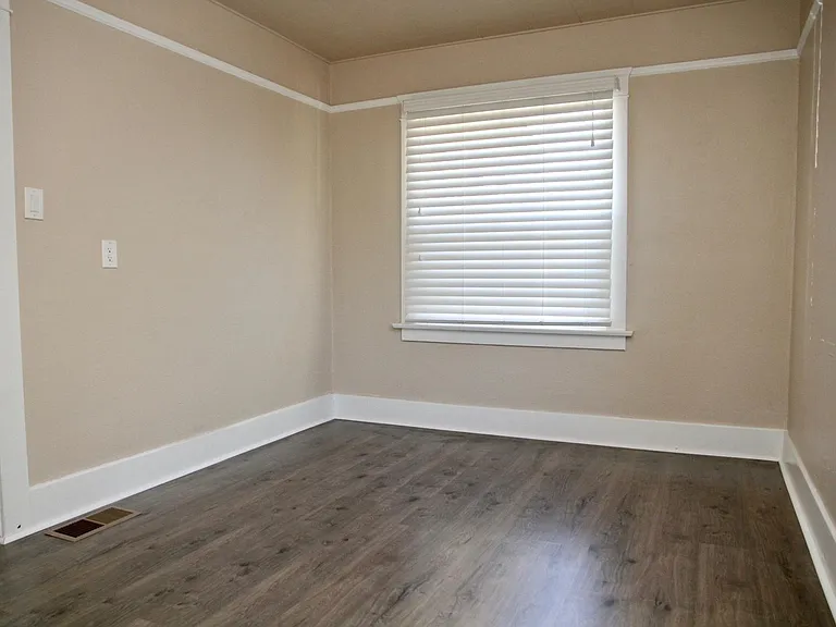 1625 Grove St — Photo 3