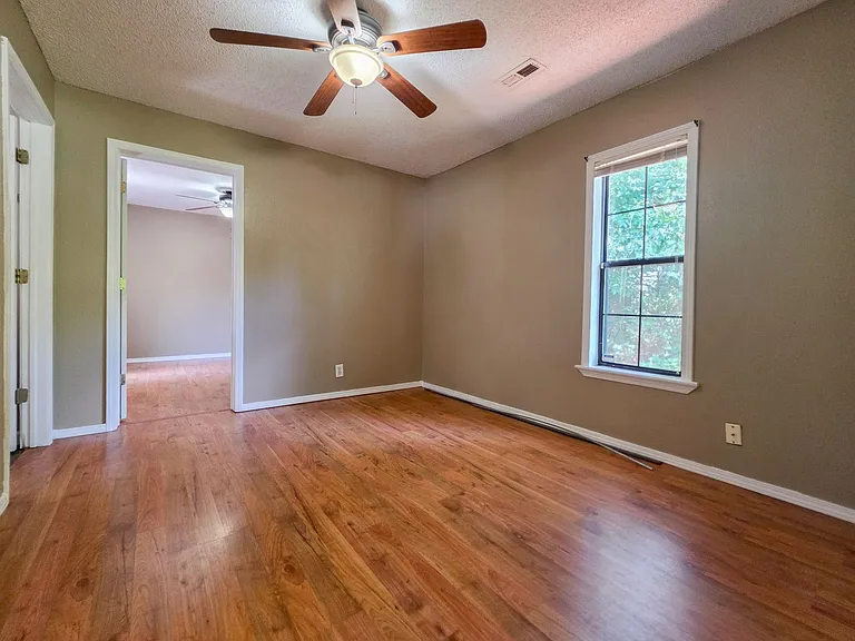 1505 N Garland Ave — Photo 12